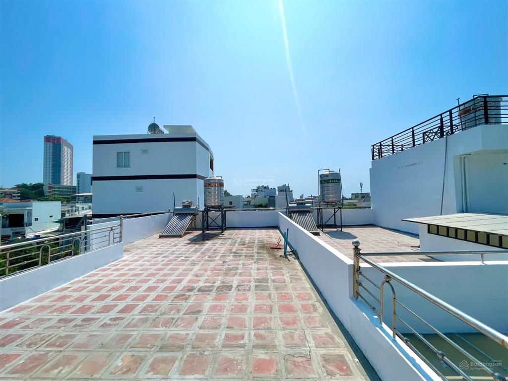 Bán nhà 3 tầng đường tháp bà,gần biển tttp nha trang,sổ hồng.