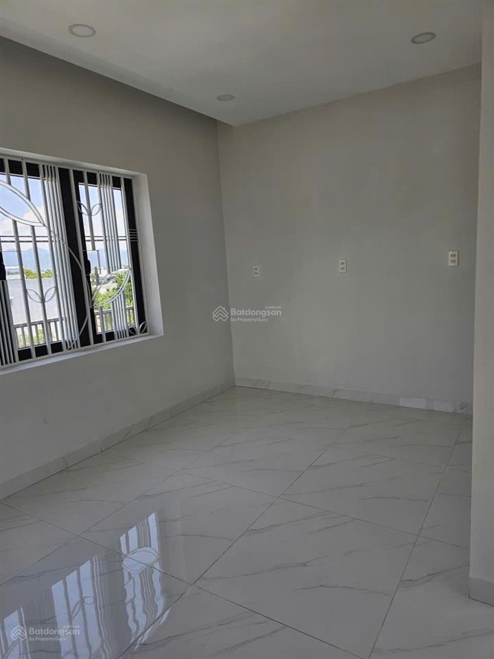 Bán nhà 3 tầng,2 mặt tiền gần chợ ga,đường oto,phường tây nha trang.
