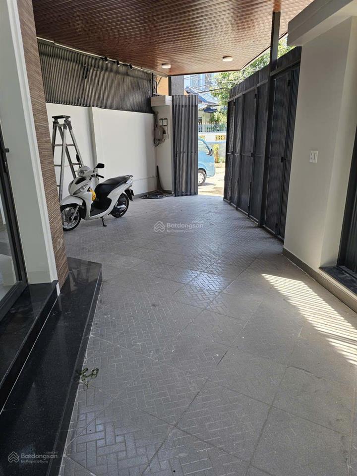 Bán nhà 3 tầng,2 mặt tiền gần chợ ga,đường oto,phường tây nha trang.