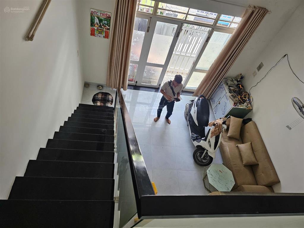 Bán nhà cấp 4 gác lửng 2 phòng ngủ gần siêu thị go, phường tây nha trang, giá 2,1 tỷ, sổ hồng