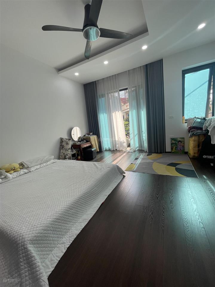 Nhà mình cần bán. nhà mình tự xây nhà móng cột bê tông 6 tầng có ô chờ thang máy