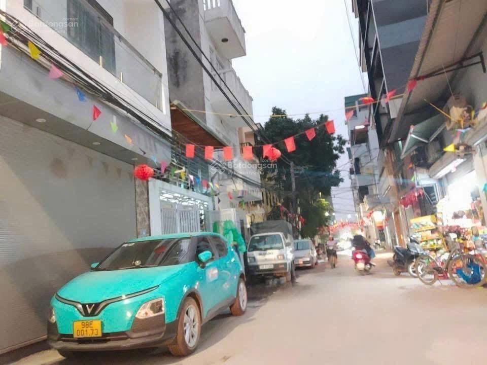 Nhà mình cần bán. nhà mình tự xây nhà móng cột bê tông 6 tầng có ô chờ thang máy