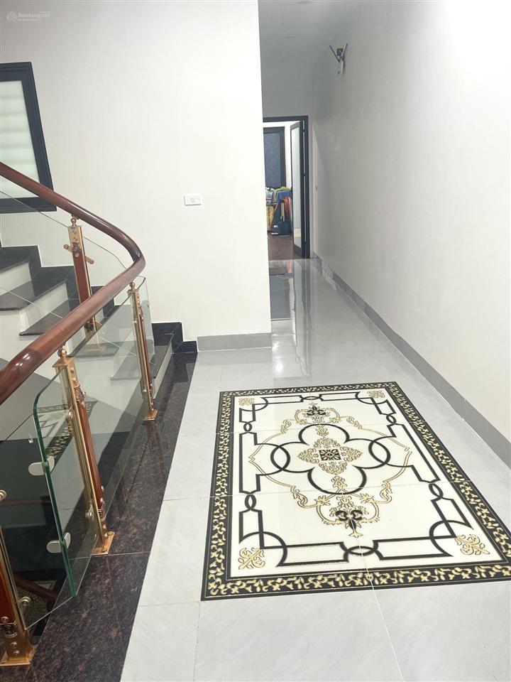 Nhà mình cần bán. nhà mình tự xây nhà móng cột bê tông 6 tầng có ô chờ thang máy