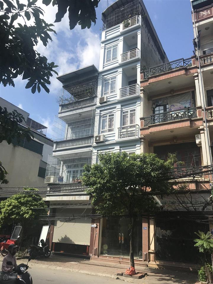Chính chủ cần bán giảm sâu 500 tr nhà đường chiến thắng đẹp nhất khu văn quán vỉa hè rộng tiện kd