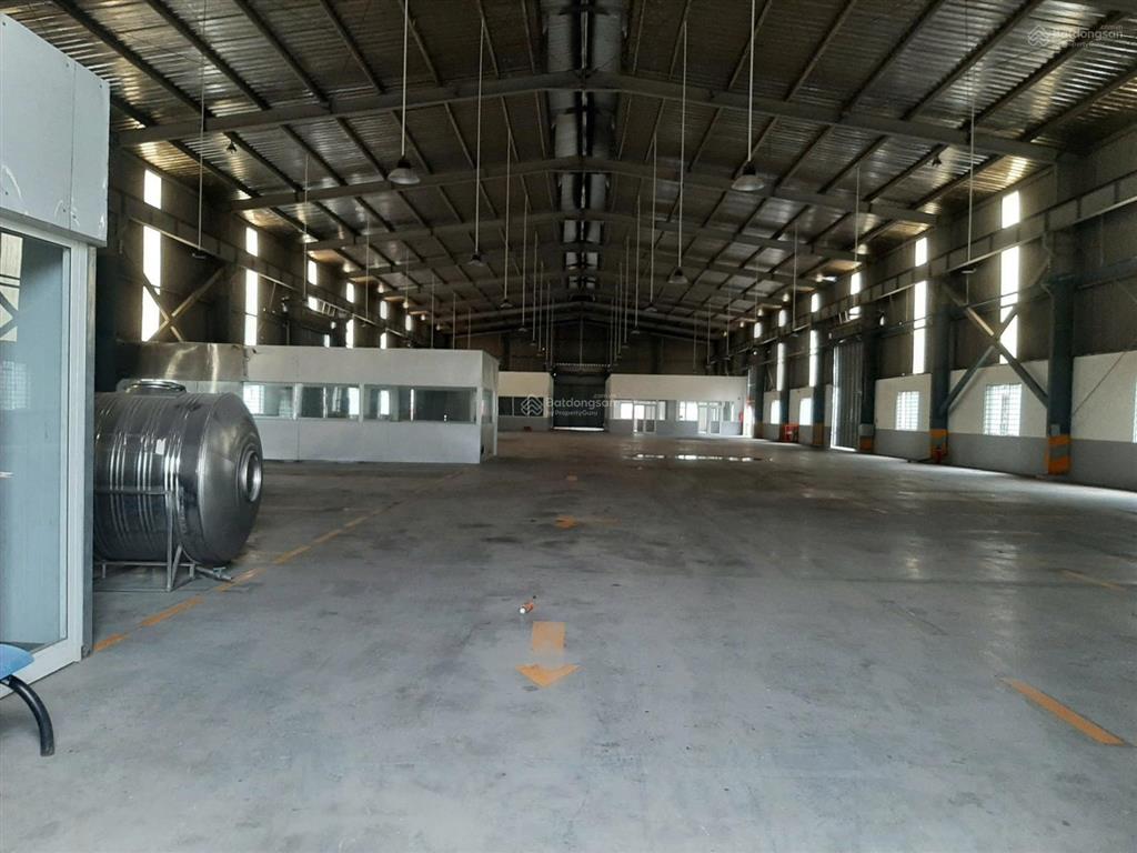 Cho thuê kho xưởng lớn 2000m2 giá 143.610,5đ/m², hạ tầng đầy đủ