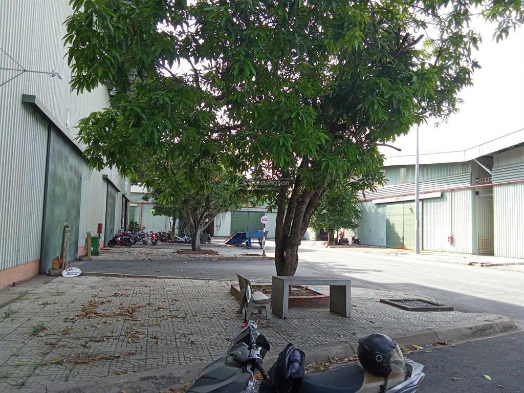 Cho thuê kho, nhà xưởng 2600m2 giá 70 nghìn / m2 tại nguyễn văn tuôi, thị trấn bến lức, long an