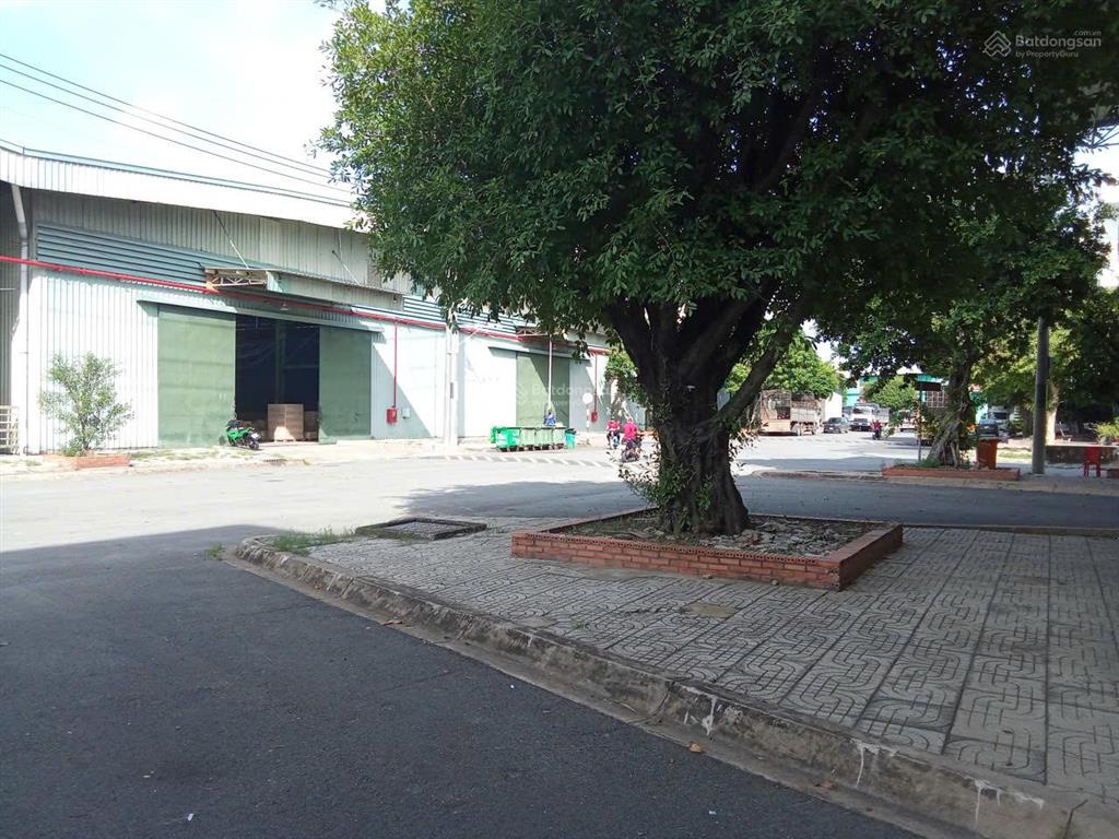 Cho thuê kho, nhà xưởng 2600m2 giá 70 nghìn / m2 tại nguyễn văn tuôi, thị trấn bến lức, long an