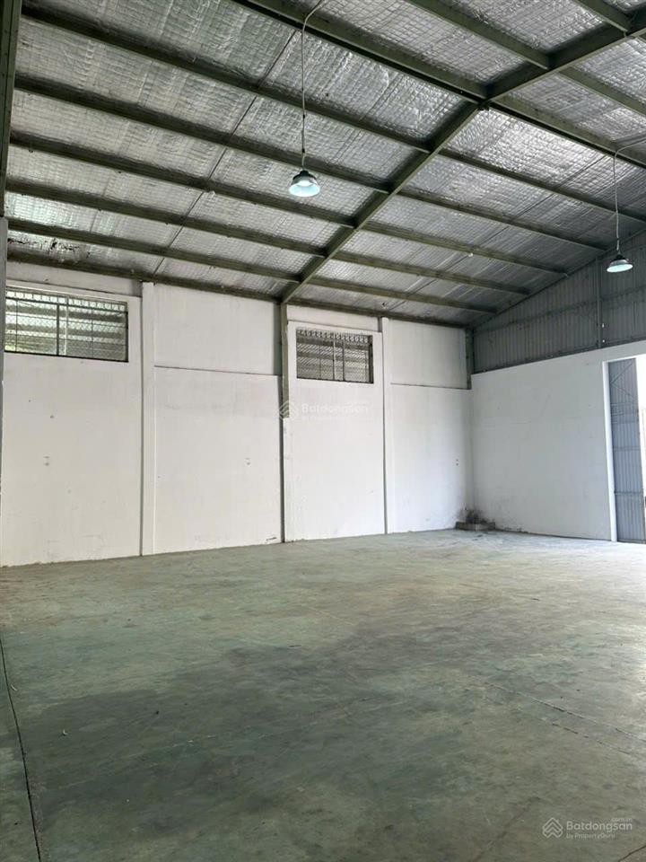Cho thuê kho quận 8 diện tích 324m2, xe tải lớn ra vào thuận tiện