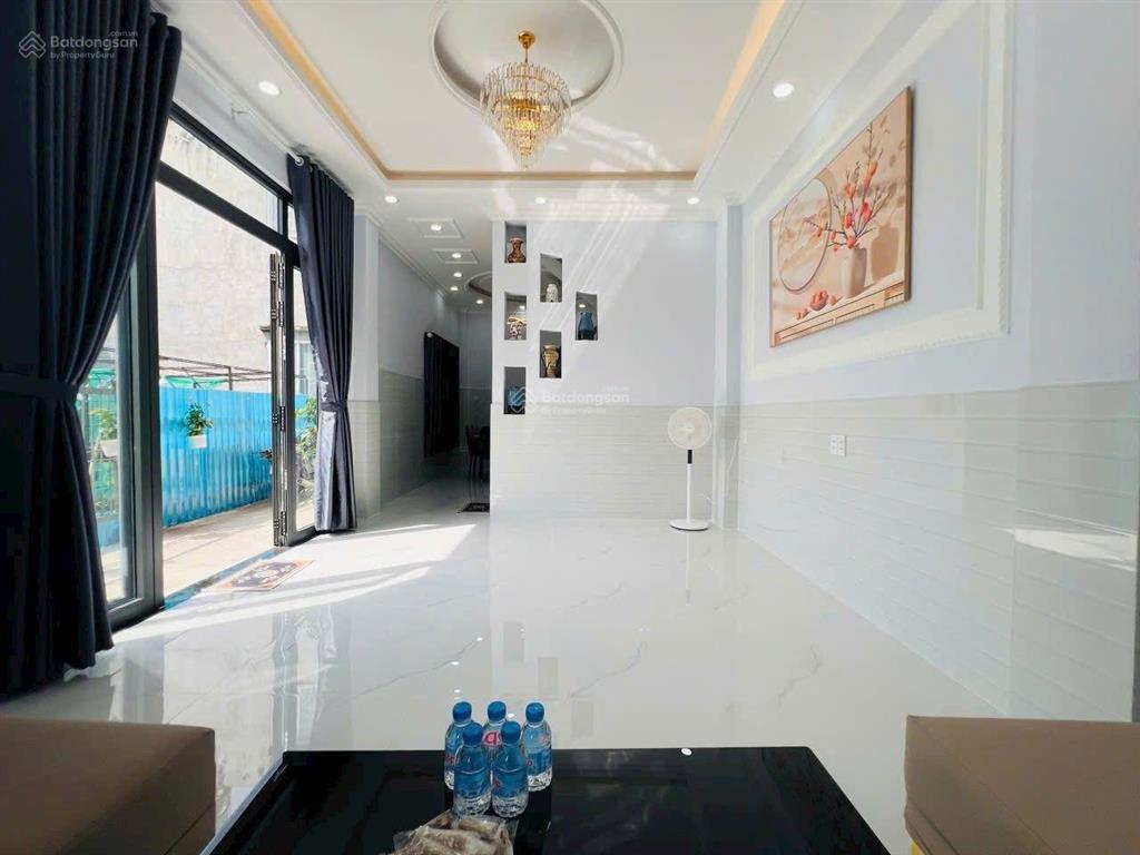 Nhà đẹp vào ở ngay nội thất đầy đủ. tiện ích xung quanh