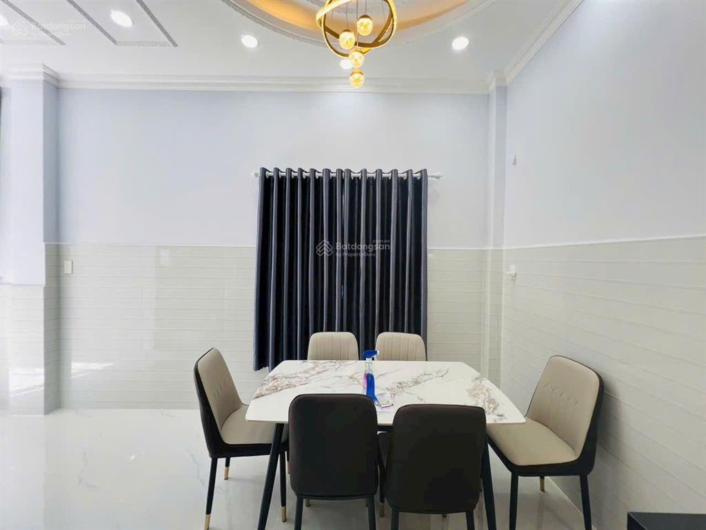 Nhà đẹp vào ở ngay nội thất đầy đủ. tiện ích xung quanh