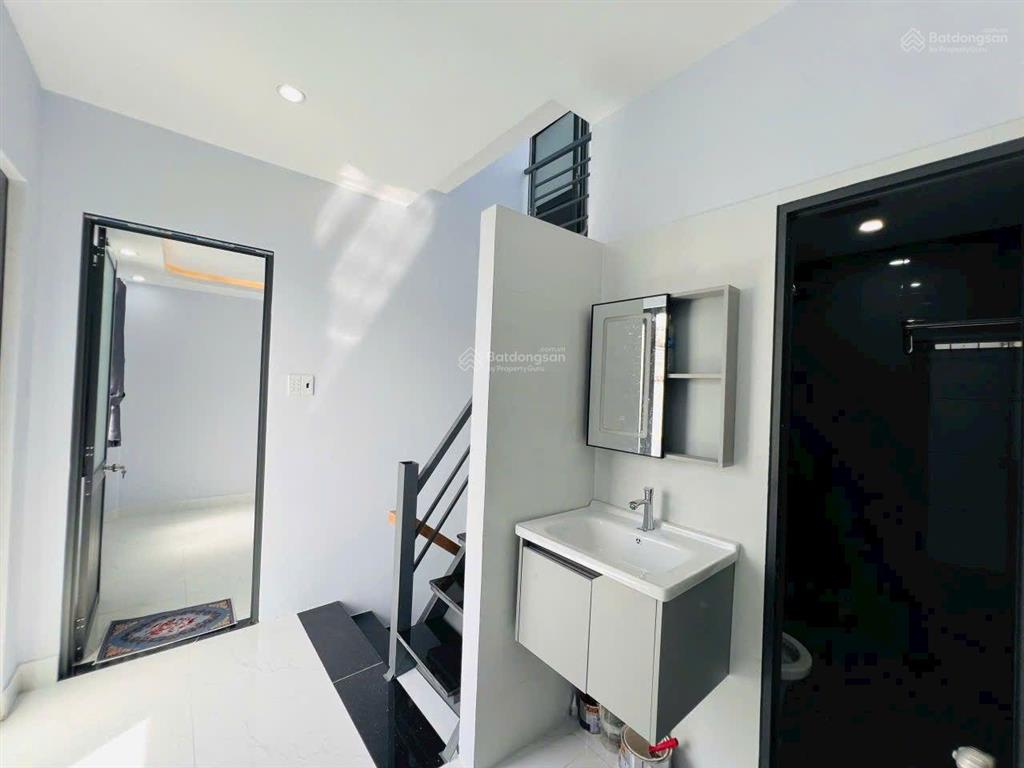 Nhà đẹp vào ở ngay nội thất đầy đủ. tiện ích xung quanh