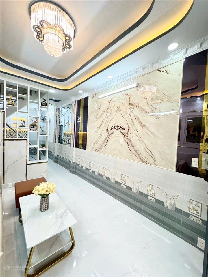 Nhà đẹp hẻm xe hơi vào ở ngay.
