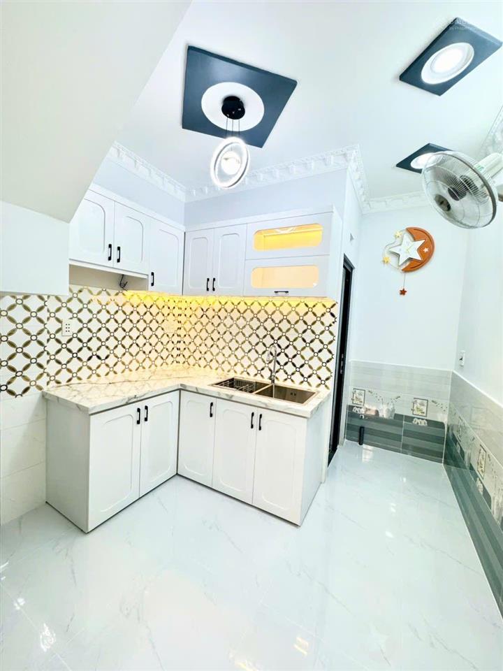 Nhà đẹp hẻm xe hơi vào ở ngay.