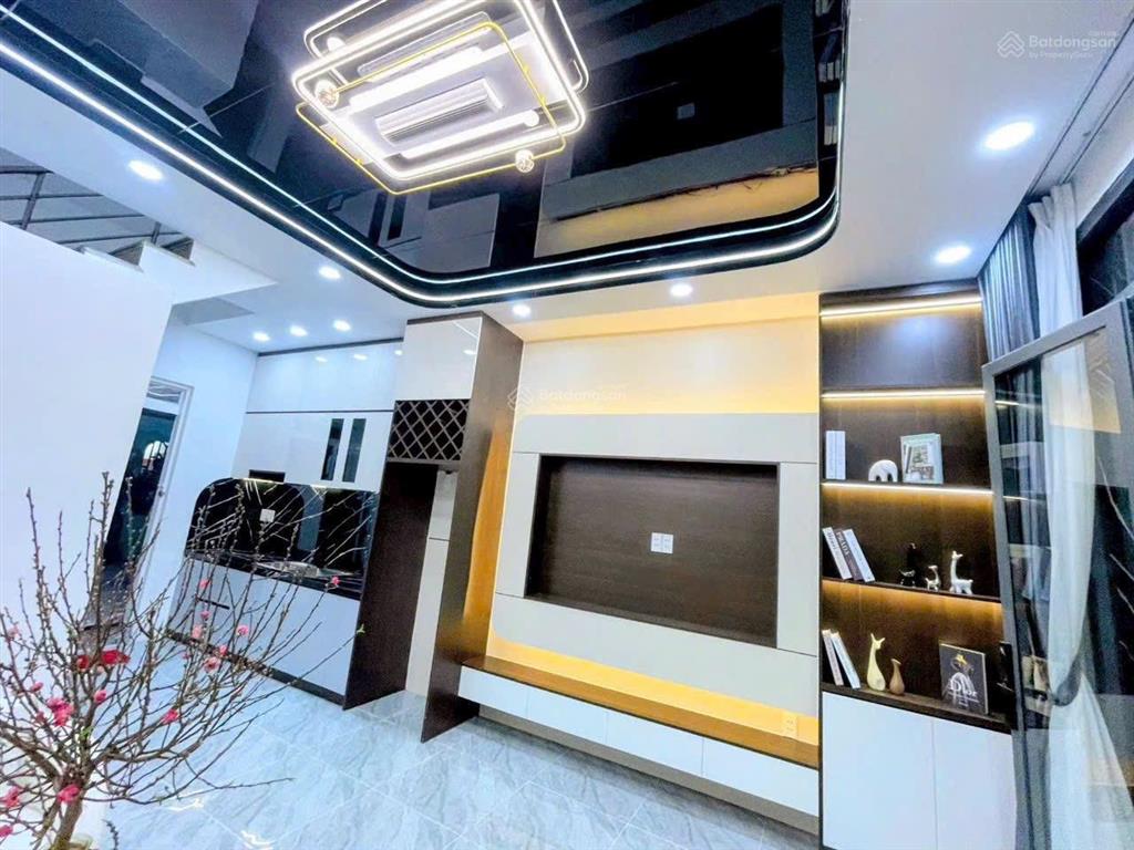Bán nhà mới hoàn thiện vô ở liền quận 7