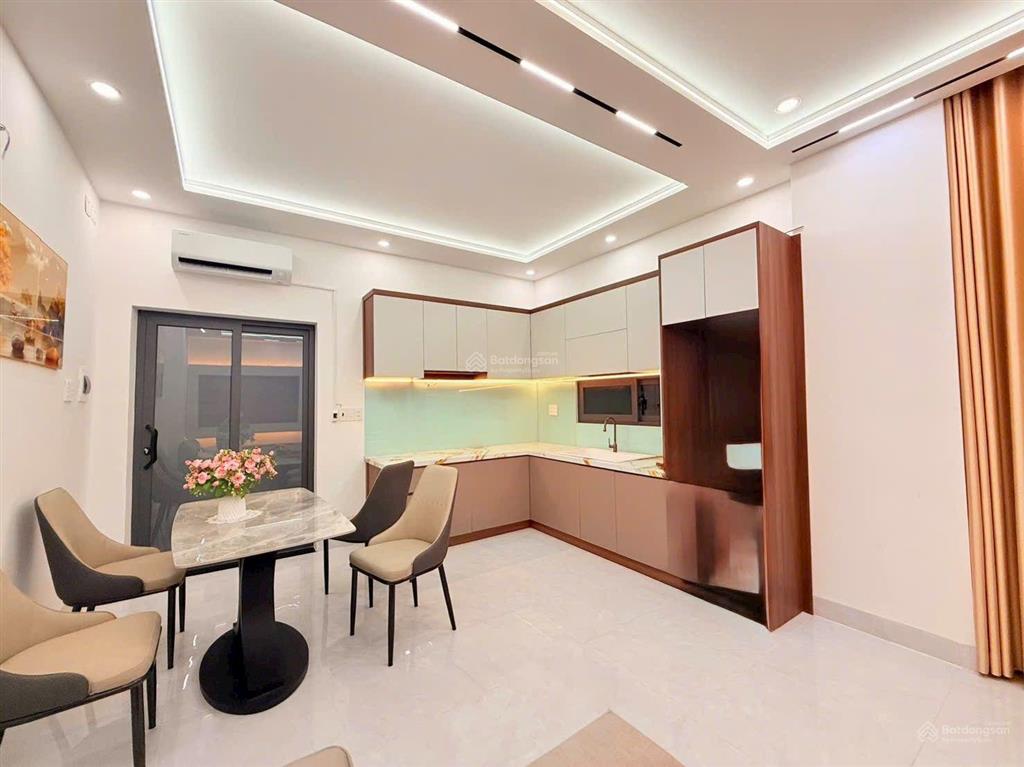 Bán nhà sổ hồng riêng hẻm đẹp . 2 mặt tiền thoáng mát .