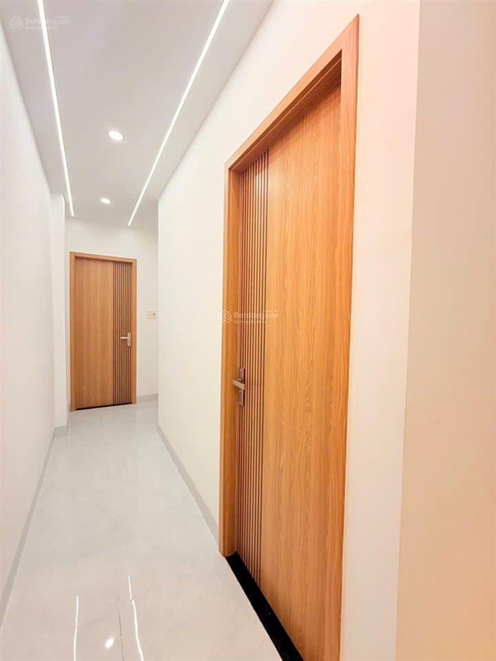 Bán nhà sổ hồng riêng hẻm đẹp . 2 mặt tiền thoáng mát .