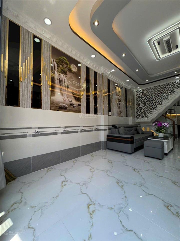 Bán nhà riêng tại 96 đào tông nguyên, 2,3 tỷ, 40m2 đẹp nhiều tiện ích