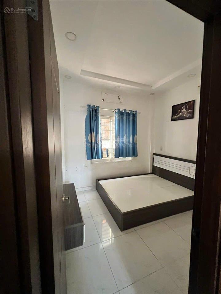 Nhà 3 tầng. sổ hồng riêng. cần bán gấp
