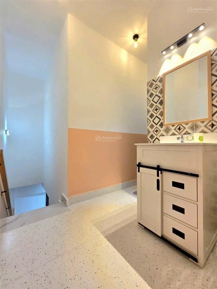 Nhà đẹp rộng vào ở ngay. giá còn thương lượng