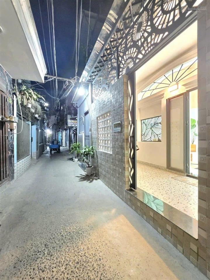 Nhà đẹp rộng vào ở ngay. giá còn thương lượng