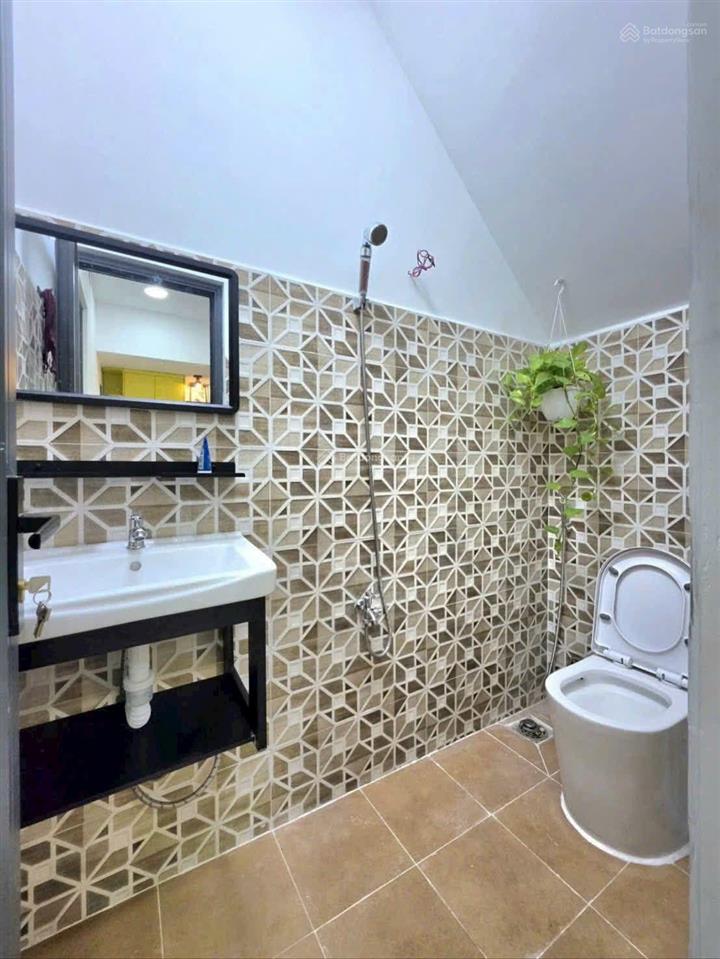 Nhà đẹp rộng vào ở ngay. giá còn thương lượng
