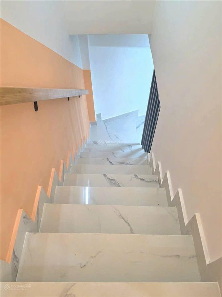 Nhà đẹp rộng vào ở ngay. giá còn thương lượng