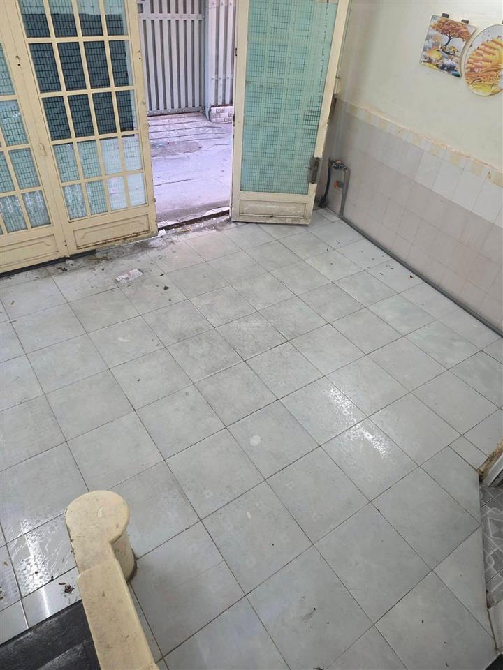 Cần bán nhà sổ hồng riêng. cũ tiện tân trang sửa mới theo nhu cầu
