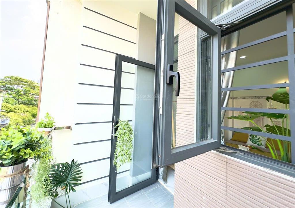 Studio siêu chill, ban công rộng rãi tại hẻm 62 lâm văn bền  chỉ 5.5 triệu! trống sẵn dọn vào ngay