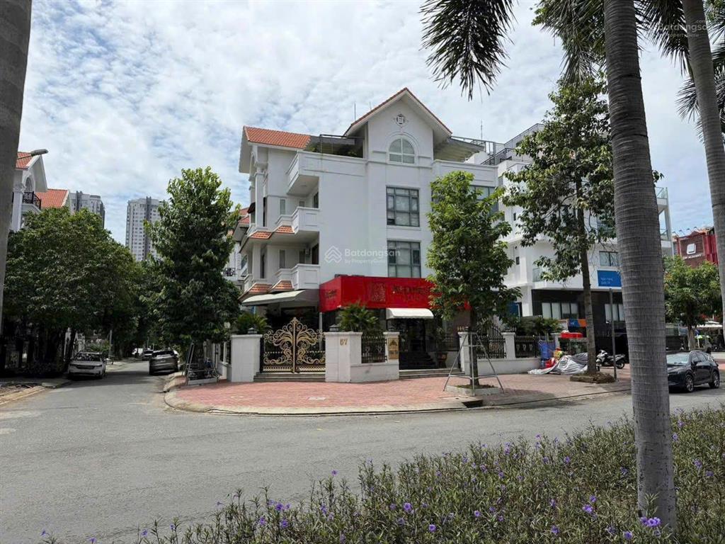 Siêu phẩm căn góc 2 mt đ.hoàng trọng mậu, kế nguyễn thị thập him lam q7, dt 19 x 20. giá 150tr 