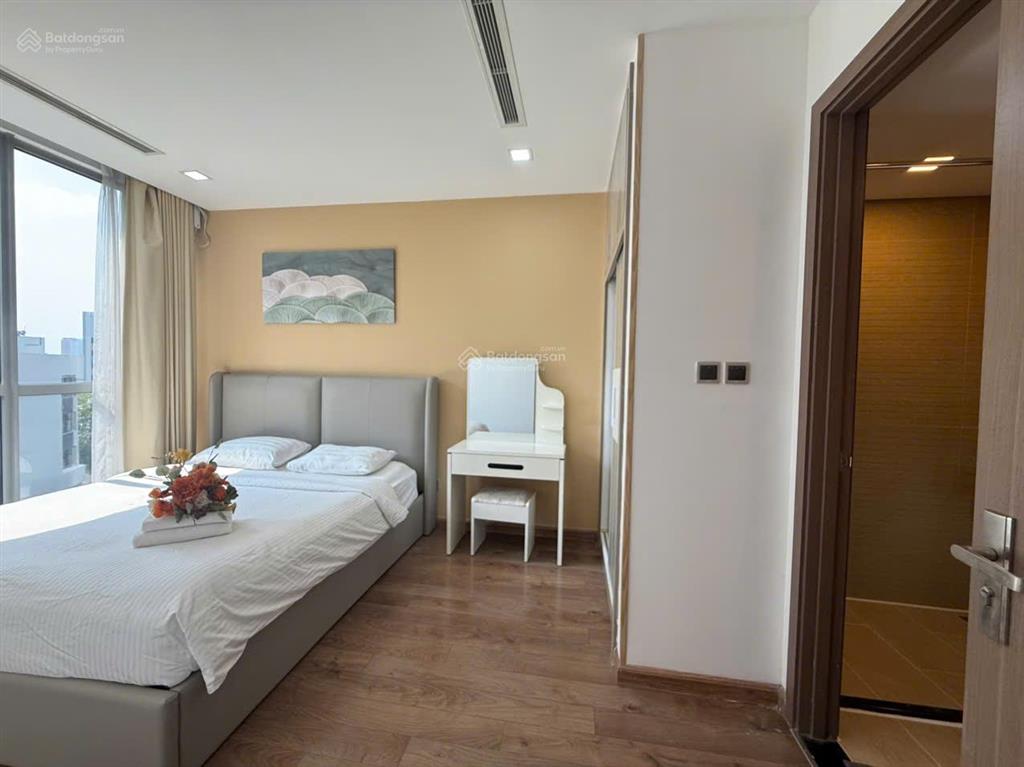 Chủ cần tiền bán gấp 2pn giá 9,3 tỷ (giảm giá 600tr) vinhomes central park giá tốt