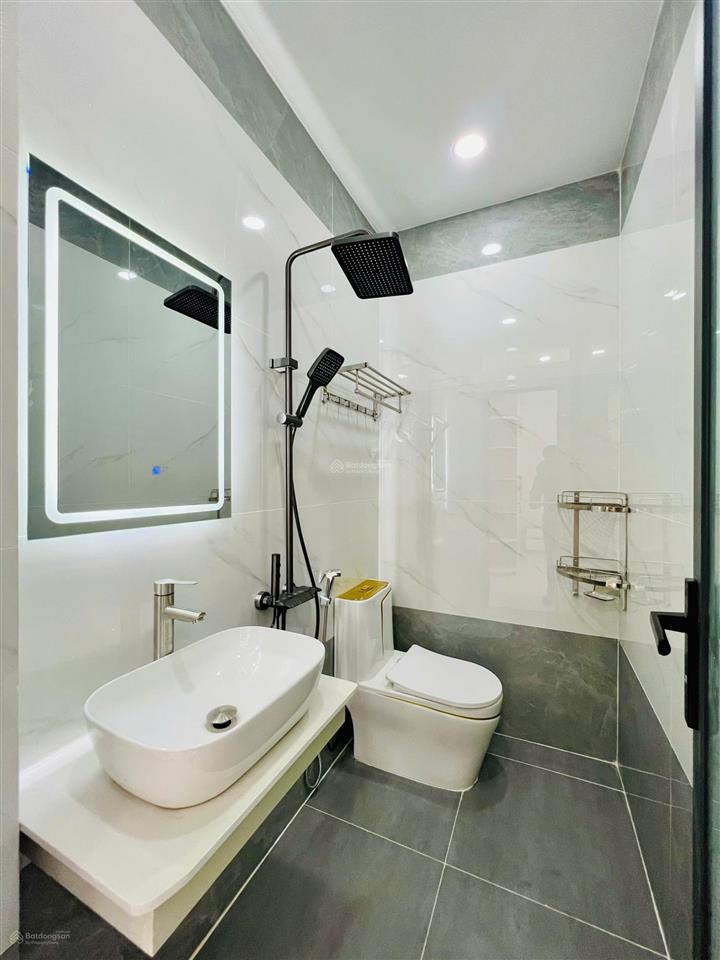 Giá tốt  bán nhà bình tân đường hương lộ 2 khu phân lô gần tên lửa 57m2 x 5 tầng 6,6 tỷ