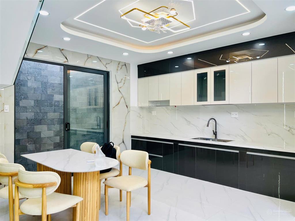 Giá tốt  bán nhà bình tân đường hương lộ 2 khu phân lô gần tên lửa 57m2 x 5 tầng 6,6 tỷ