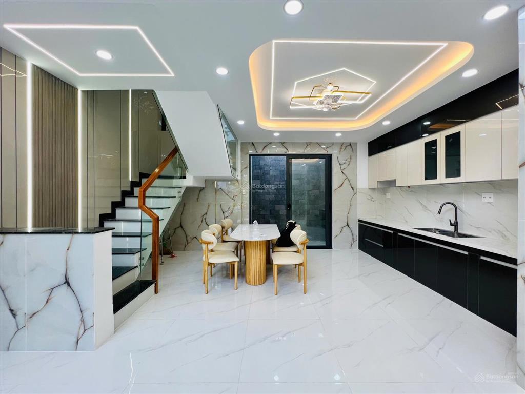 Giá tốt  bán nhà bình tân đường hương lộ 2 khu phân lô gần tên lửa 57m2 x 5 tầng 6,6 tỷ