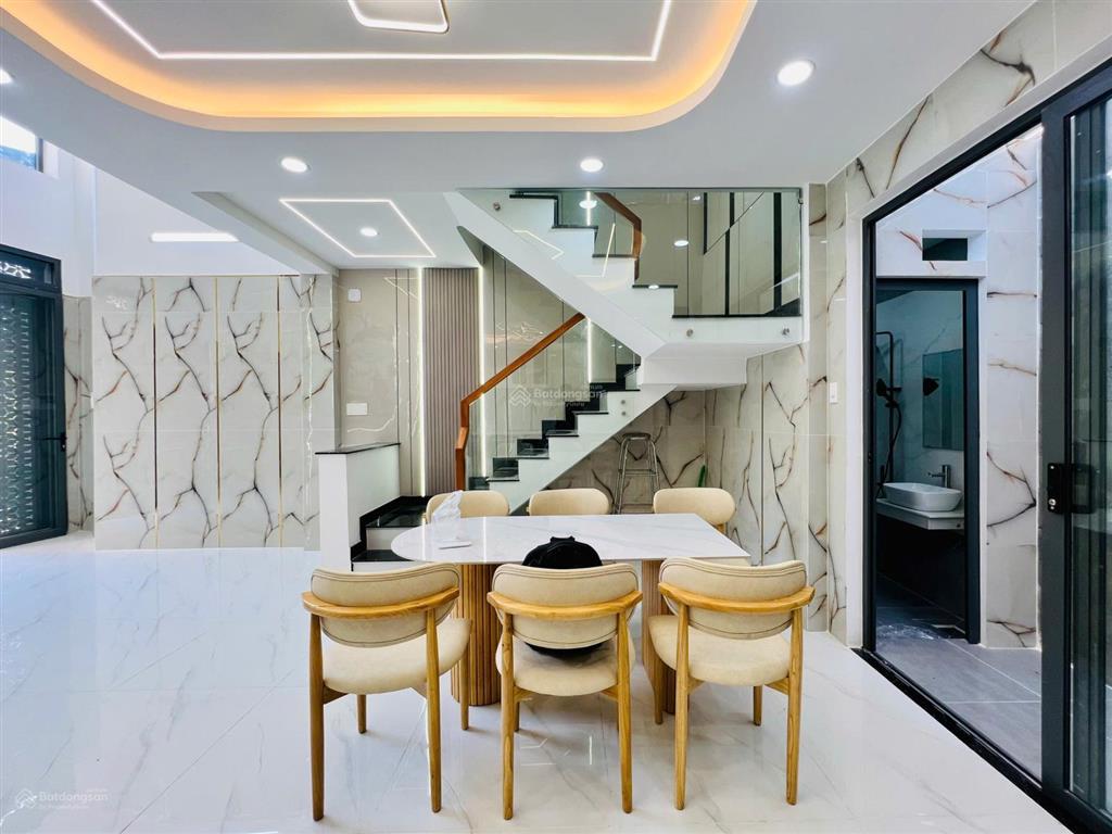 Giá tốt  bán nhà bình tân đường hương lộ 2 khu phân lô gần tên lửa 57m2 x 5 tầng 6,6 tỷ