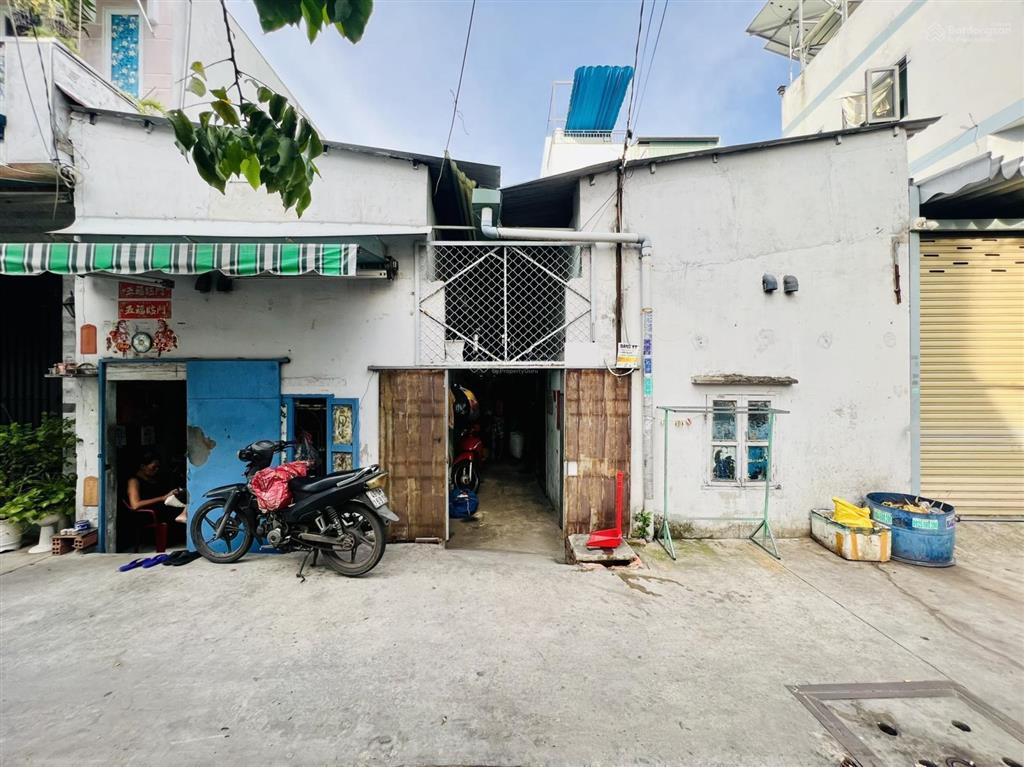 Giá tốt 57tr/m2 bán đất 2 mặt tiền đường chiến lược, 8x13m, 6 tỷ tặng dãy trọ shr gần tên lửa