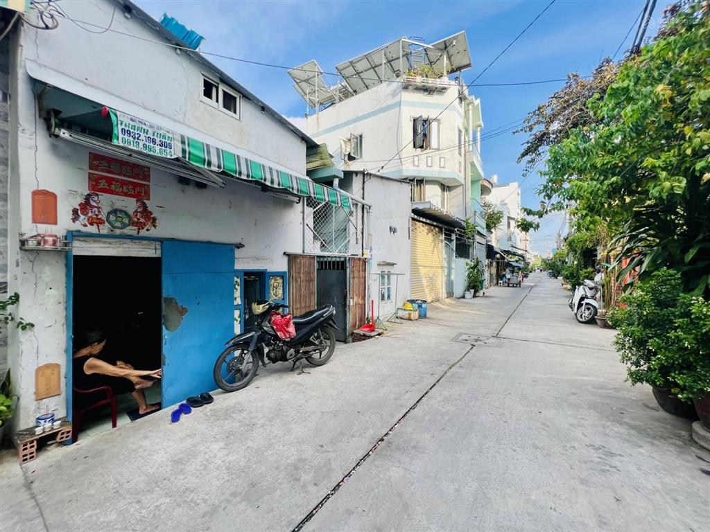 Giá tốt 57tr/m2 bán đất 2 mặt tiền đường chiến lược, 8x13m, 6 tỷ tặng dãy trọ shr gần tên lửa