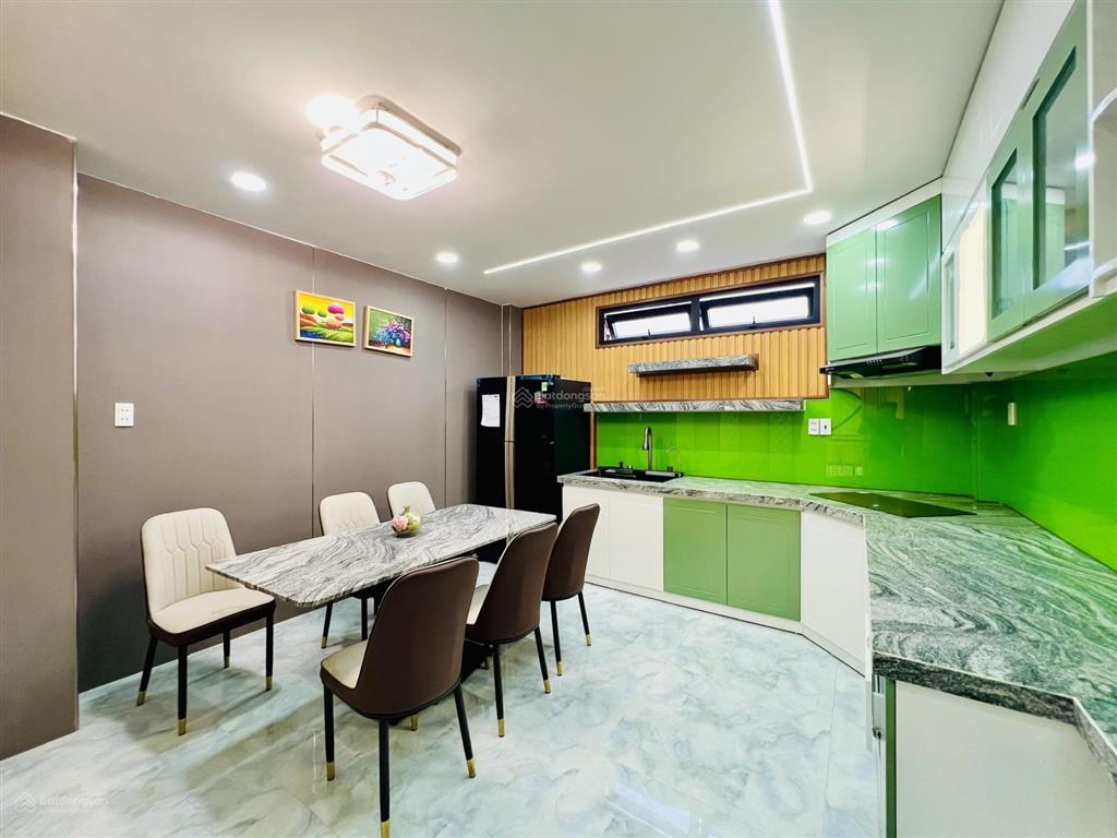 Giá tốt nhà 5 tầng thang máy 77m2, chỉ 7,6 tỷ đường hương lộ 2, shr, gần tên lửa