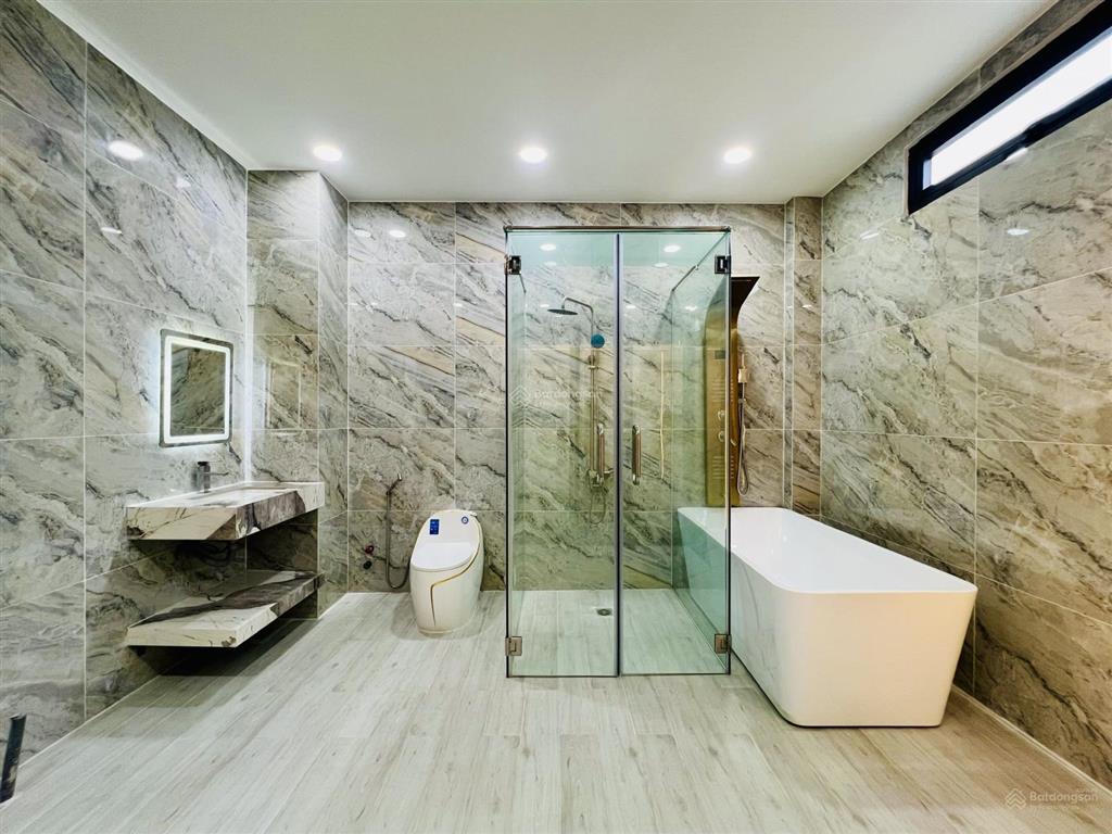 Giá tốt nhà 5 tầng thang máy 77m2, chỉ 7,6 tỷ đường hương lộ 2, shr, gần tên lửa
