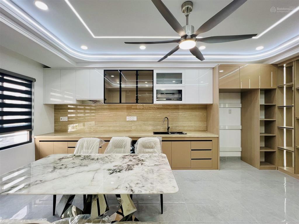 Giá tốt nhà mới đẹp hiện đại 5 tầng thang máy 73m2 chỉ 8,4 tỷ đường hương lộ 2 shr gần tên lửa