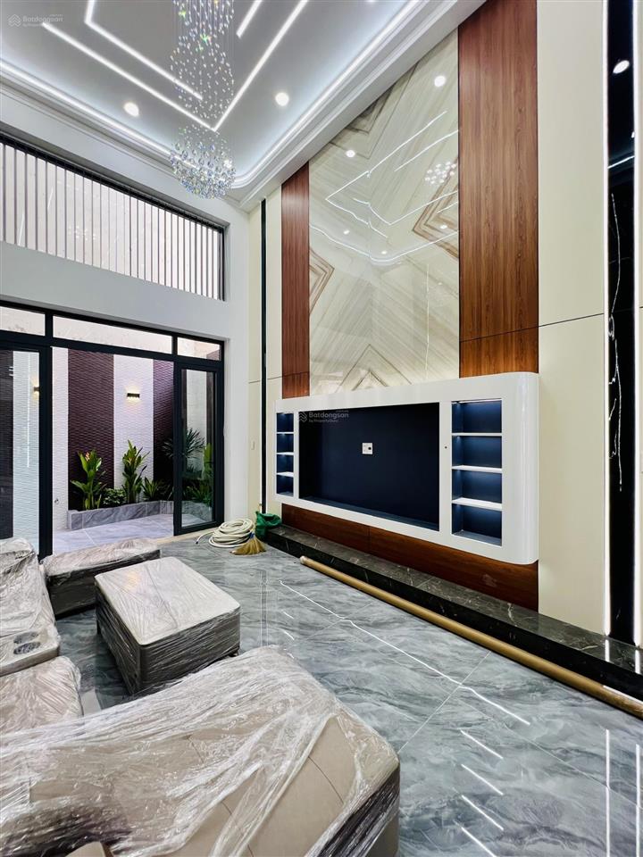 Giá tốt nhà mới đẹp hiện đại 5 tầng thang máy 73m2 chỉ 8,4 tỷ đường hương lộ 2 shr gần tên lửa