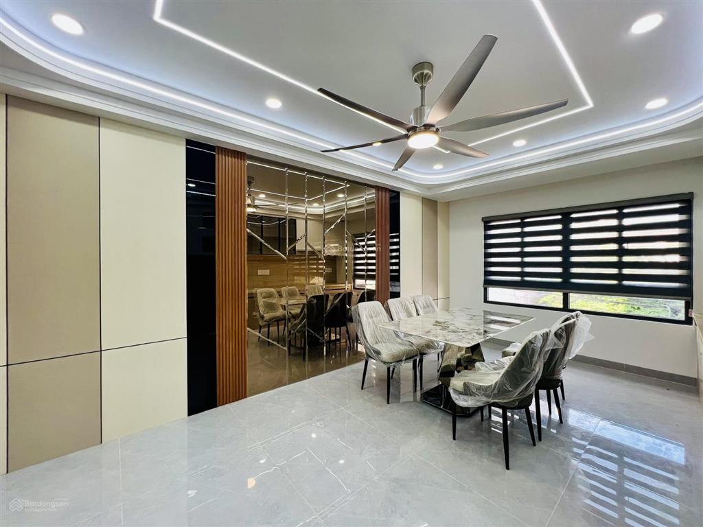Giá tốt nhà mới đẹp hiện đại 5 tầng thang máy 73m2 chỉ 8,4 tỷ đường hương lộ 2 shr gần tên lửa