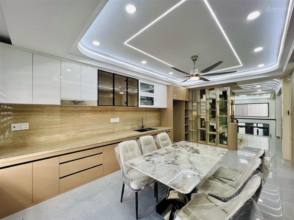 Giá tốt nhà mới đẹp hiện đại 5 tầng thang máy 73m2 chỉ 8,4 tỷ đường hương lộ 2 shr gần tên lửa