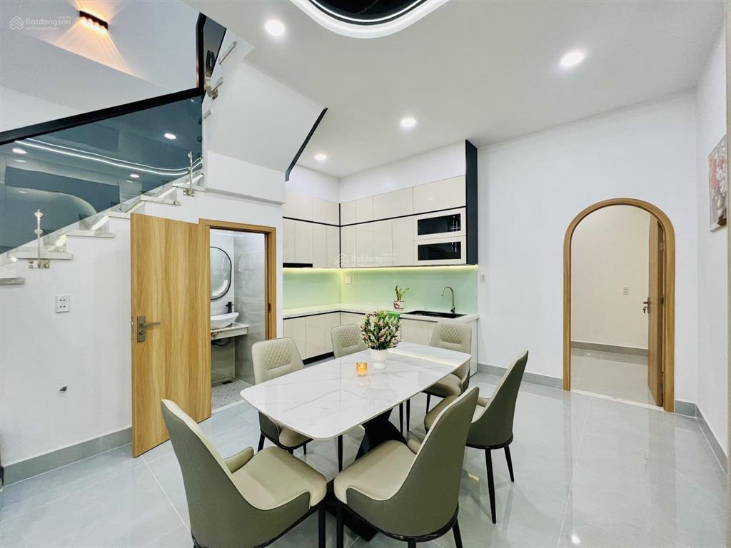 Giá tốt, nhà mới 2 tầng 68m2 chỉ 6,6 tỷ đường hương lộ 2 shr gần bốn xã