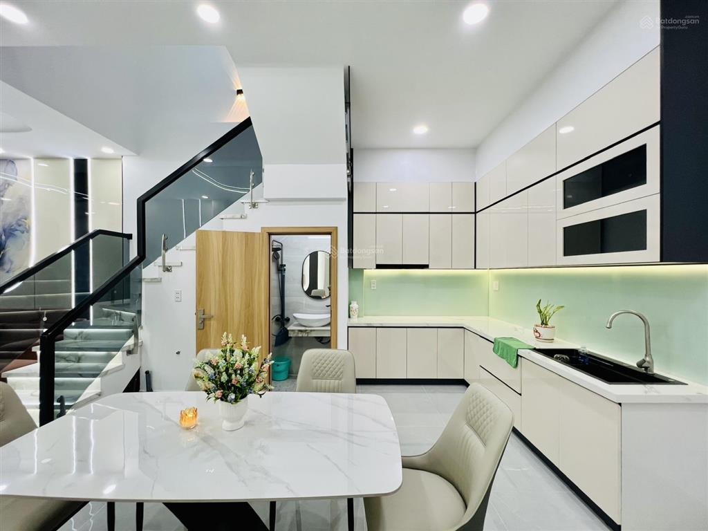 Giá tốt, nhà mới 2 tầng 68m2 chỉ 6,6 tỷ đường hương lộ 2 shr gần bốn xã