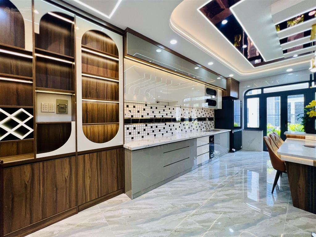 Giá tốt, mẫu đẹp, hiện đại 5 tầng 62m2 chỉ 7,2 tỷ đ. lê đức anh  lê văn quới nối dài