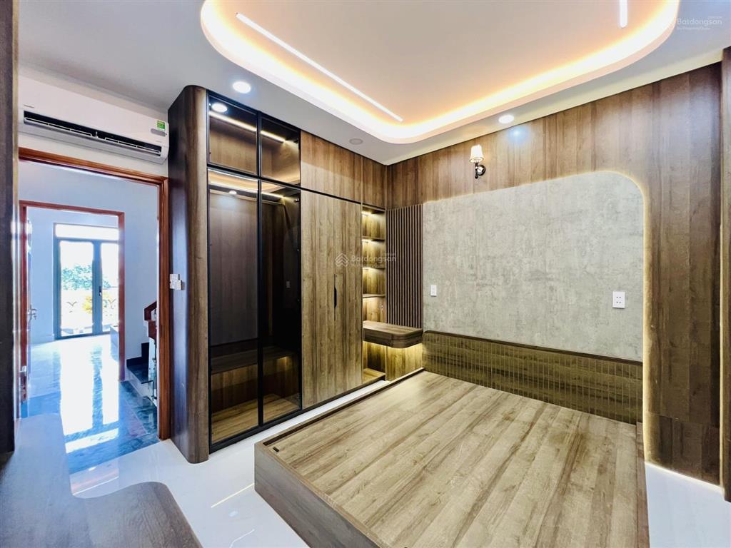 Giá tốt dãy nhà đẹp mới xây 4 tầng 67m2, chỉ 6,8 tỷ đường lê văn quới, shr, gần bốn xã