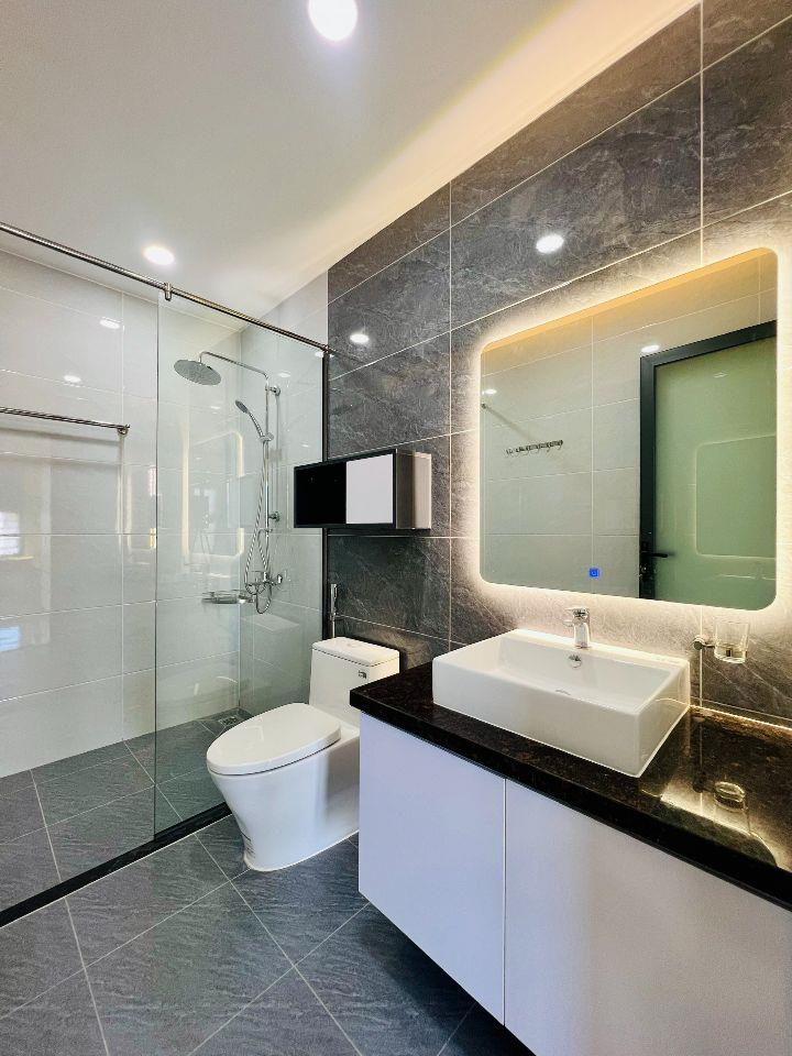 Nhà Đẹp Mới Xây Gần Bốn Xã Đường Miếu Gò Xoài 4,5x19m 5 Tầng 6PN 6WC 10,8 Tỷ SHR