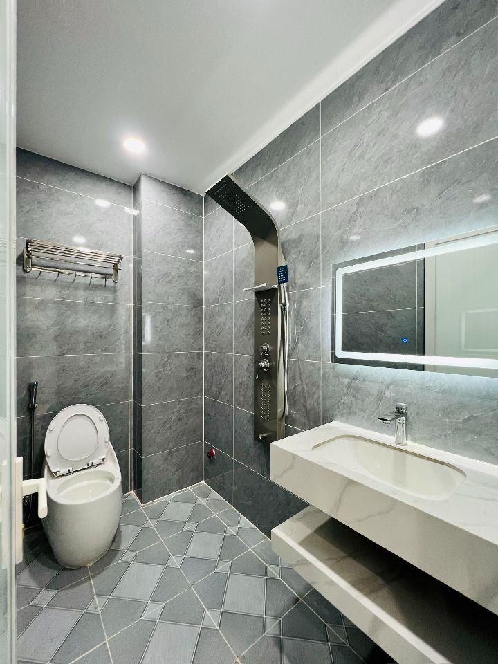 Nhà Đẹp Mới Xây Gần Ngã 4 Gò Mây Lê Trọng Tấn 4x16m 5 Tầng 5PN 5WC 7,7 Tỷ SHR