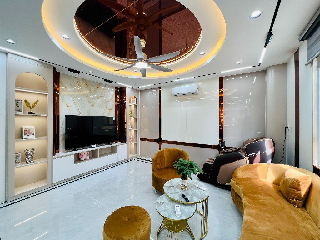 Siêu Phẩm Thang Máy Góc 2MT Lê Văn Quới Gần Bốn Xã 4,7x14m 6 Tầng 5PN 12,5 Tỷ SHR