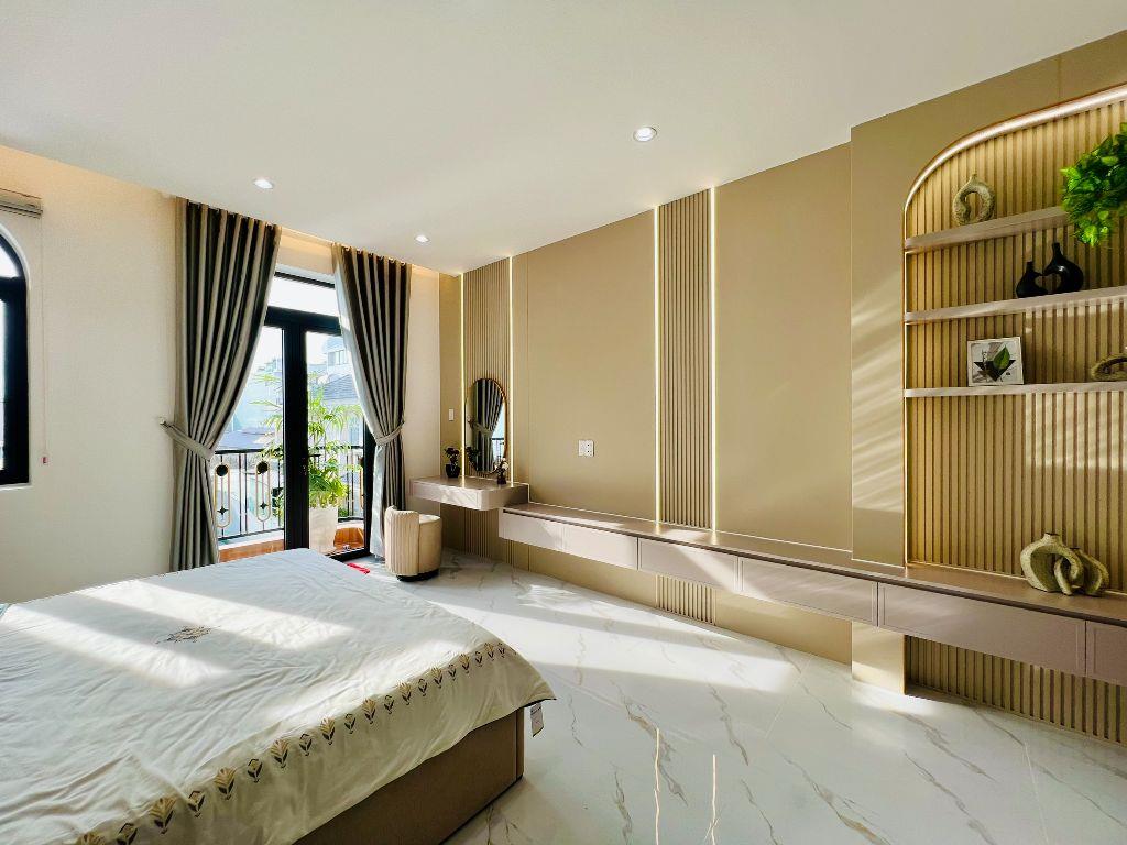 Siêu Phẩm Nhà Cao Cấp Lê Văn Quới Gần Bốn Xã 4x20m Thang Máy 5 Tầng 5PN 11,9 Tỷ SHR